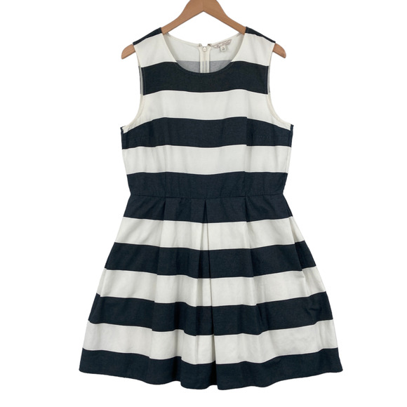 GAP Dresses & Skirts - Gap Sheath Dress Women Size 14 White Gray Striped Sleeveless Round Neck Back Zip